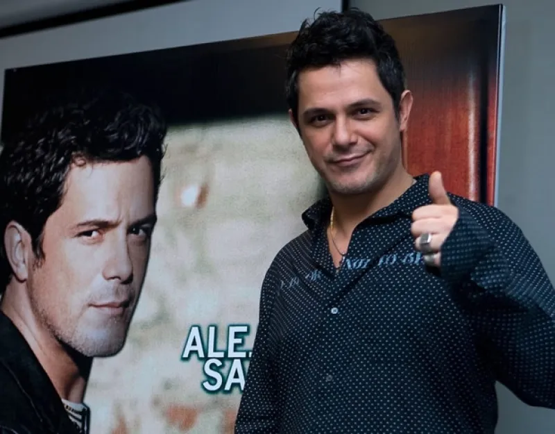 El cantante español ha criticado abiertamente al presidente venezolano, sin embargo desea cerrar su gira `Paraíso Express´ en dicho país.