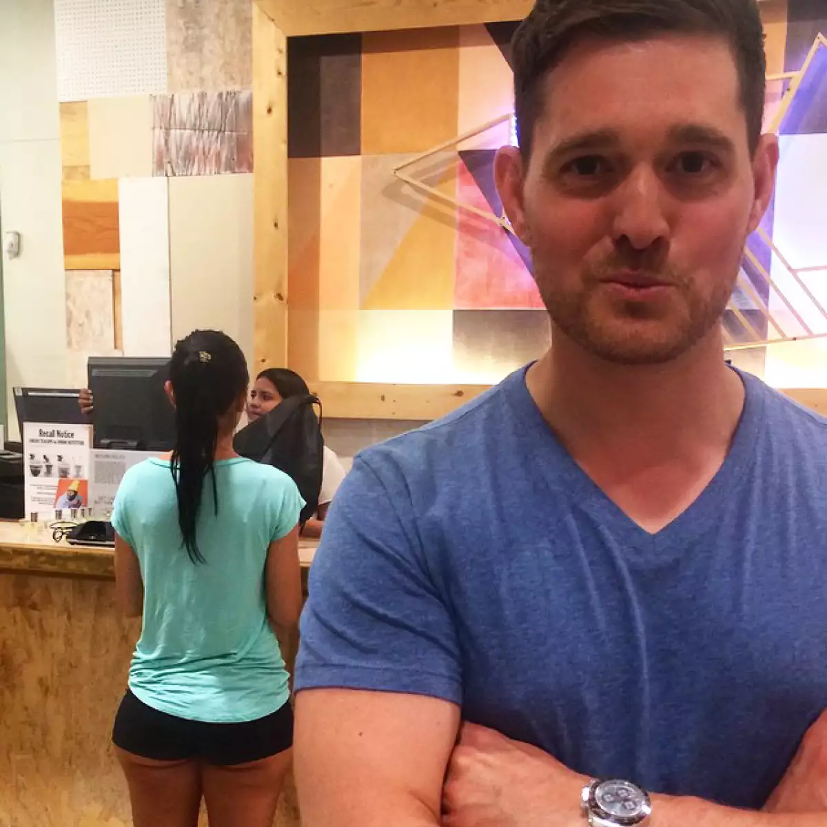 El cantante canadiense ha sido muy criticado por una fotografía que compartió durante sus vacaciones en Miami con su esposa Luisana Lopilato y ya hasta pidió disculpas.