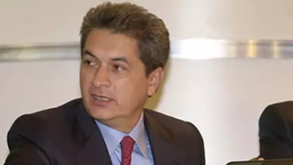 Los fiscales acusan que el ex gobernador presuntamente utilizó varios testaferros para invertir en bienes raíces.(Foto: AP)