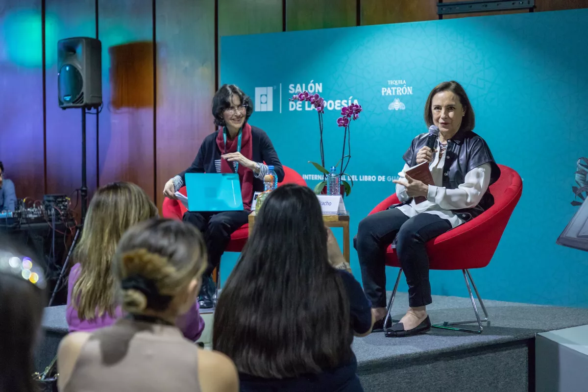 Coral y Diana Bracho en el Salón de la Poesía de la Feria Internacional del Libro de Guadalajara. 
