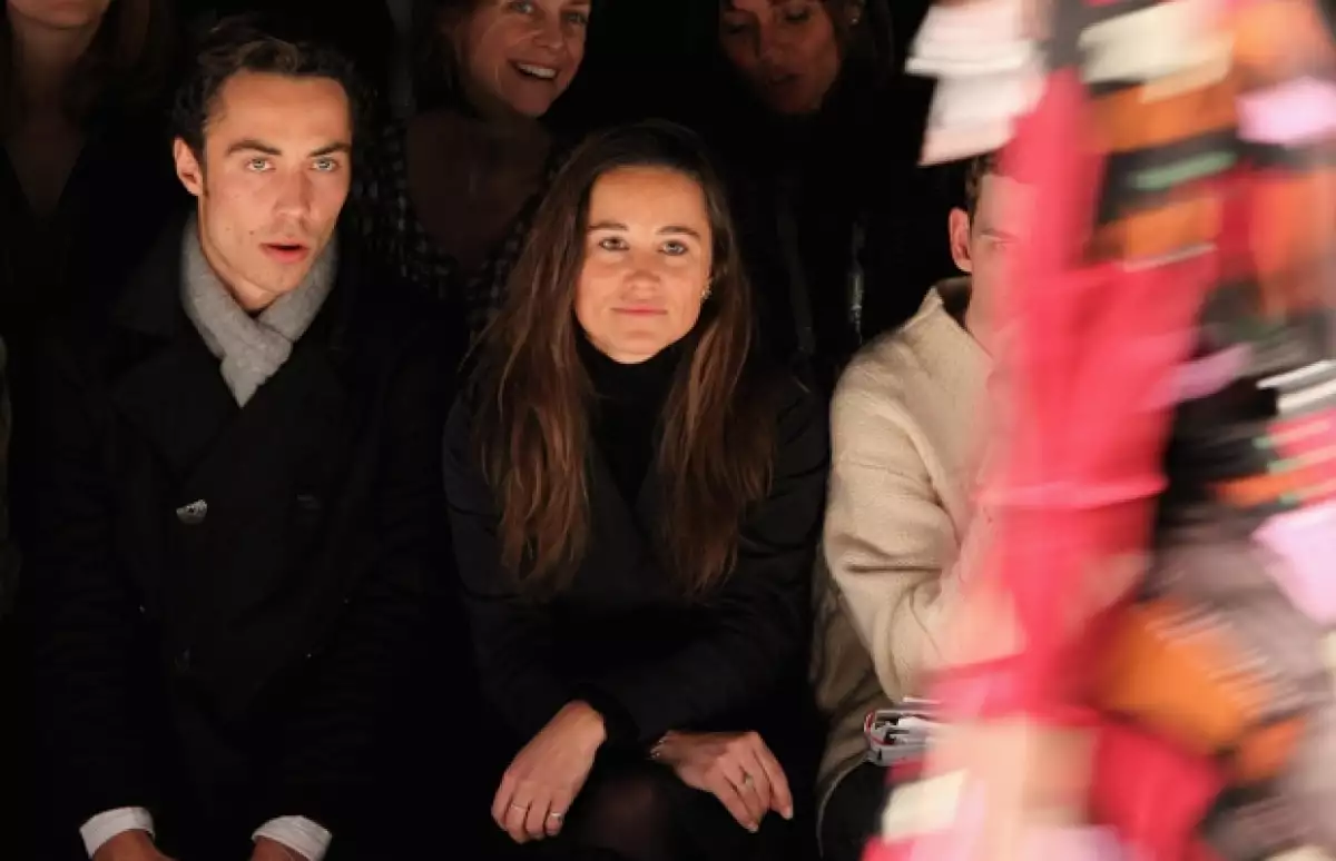 Aquí James con Pippa en el London Fashion Week 2010.