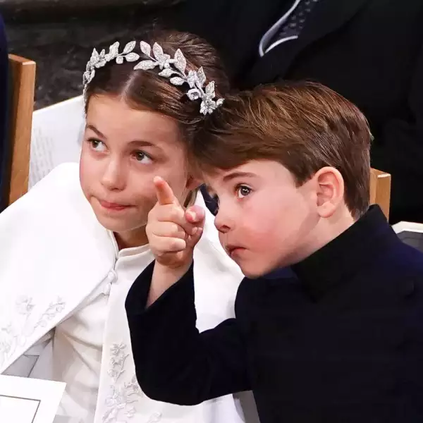 Miembros de la Familia Real Británica en la coronación del rey Carlos III