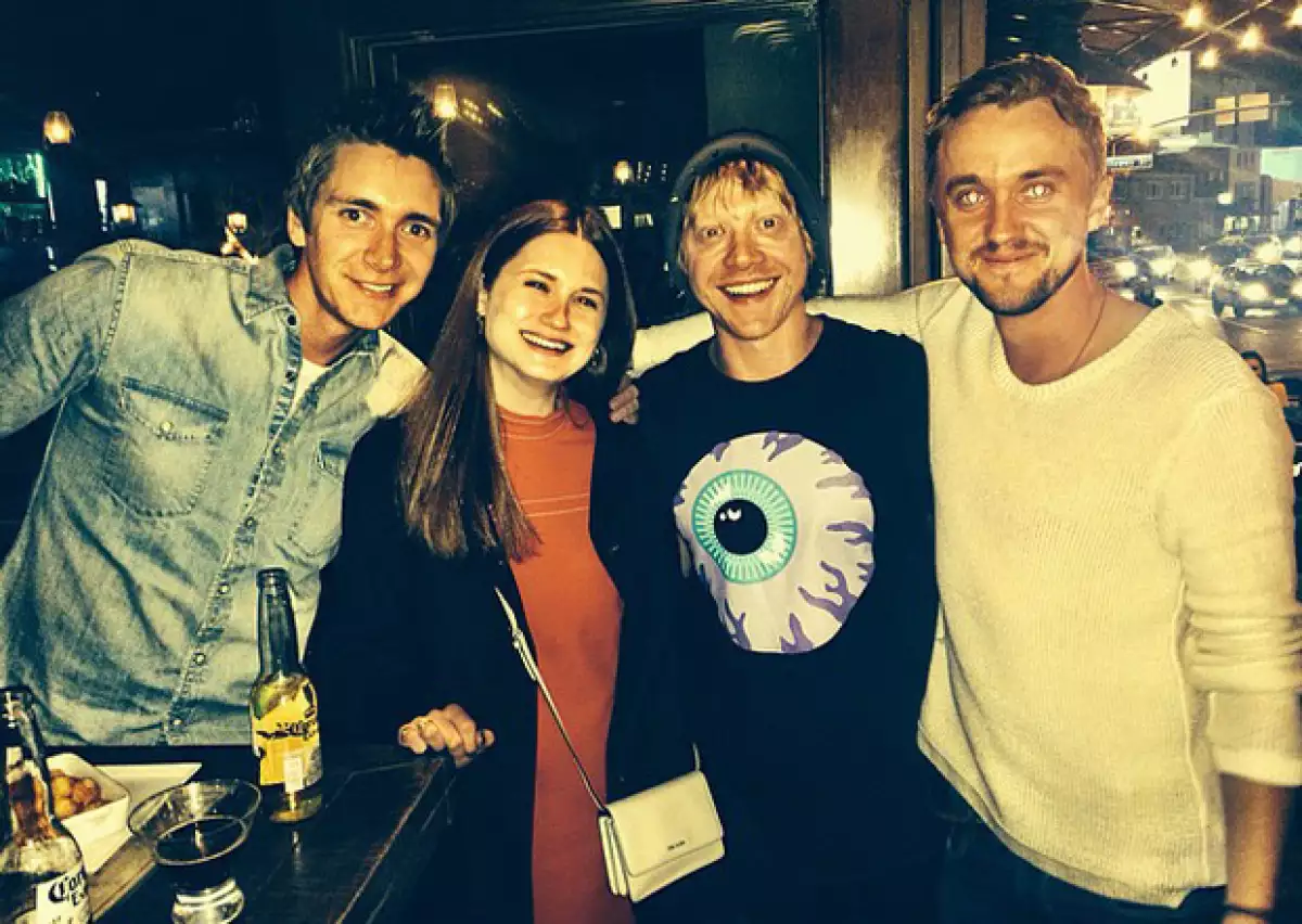 Tom Felton, quien dio vida al enemigo de Harry Potter, así como tres de los actores que interpretaron a los hermanos pelirrojos, entre ellos ‘Ron’, se reencontraron en una noche de copas.