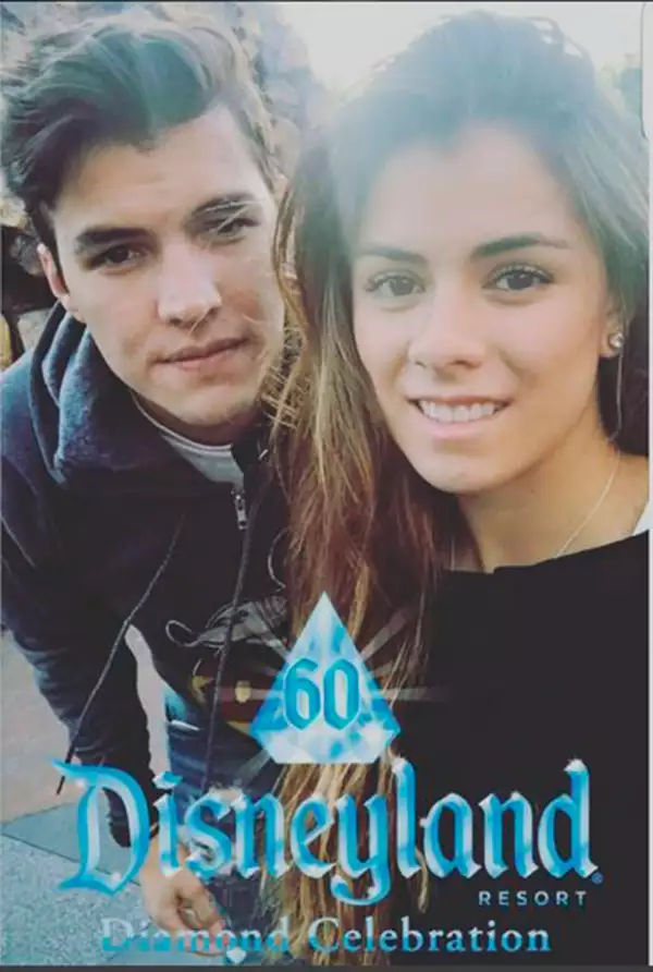 La pareja celebró su aniversario en Disneyland.