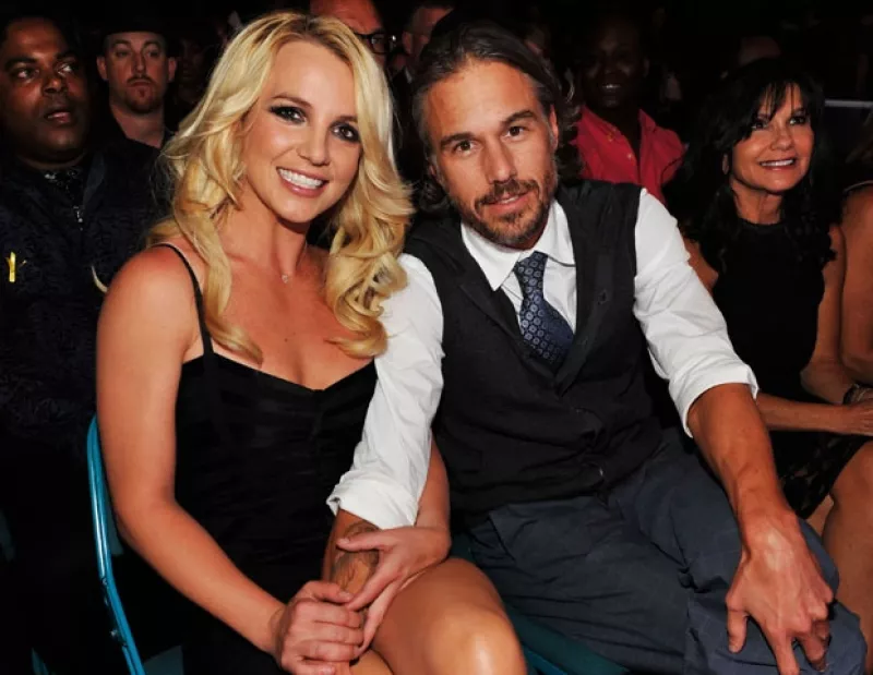 Según una fuente consultada por FOX 411, Jason Trawick está preocupado por lo que la cantante pudiera hacer ahora que se separaron.