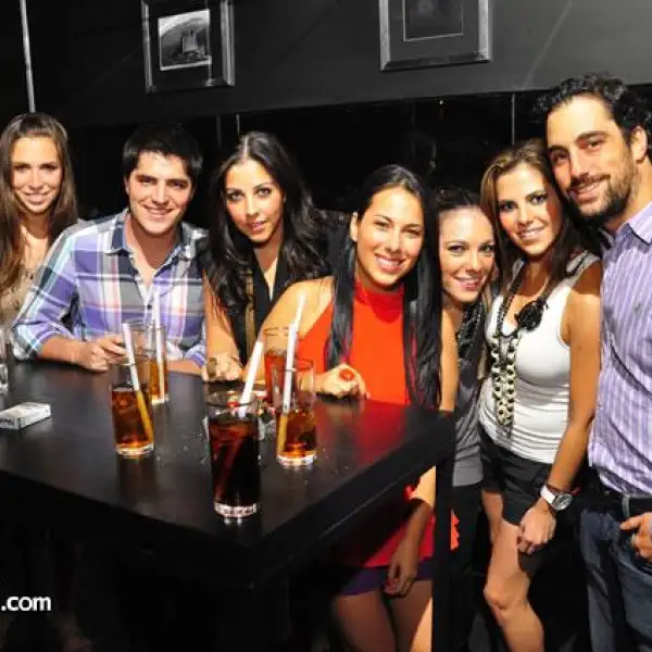 Pao Segura,Roberto Maza,Edith Moro,Laura Maza,Mariana Orendain,Gaby Moro,Arturo Ortega