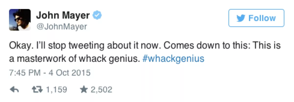 A través de Twitter, John demostró lo mucho que le gustó el cd de Miley.