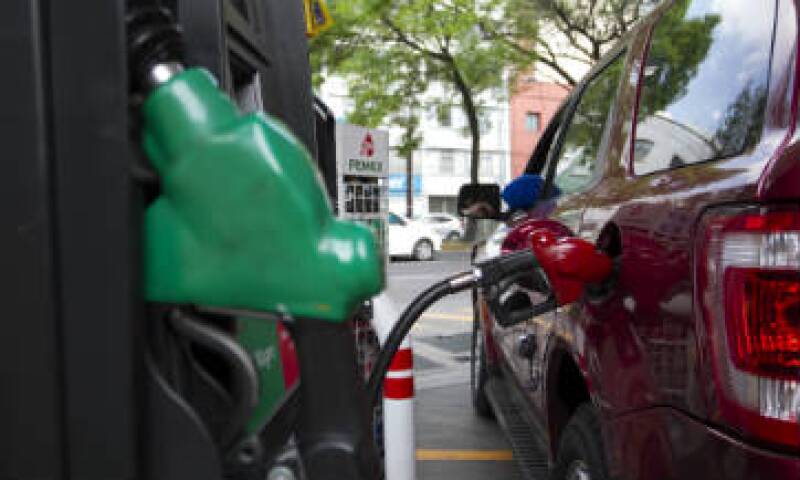 Un vehículo de transmisión manual usualmente consume menos combustible.(Foto: Cuartoscuro/archivo )