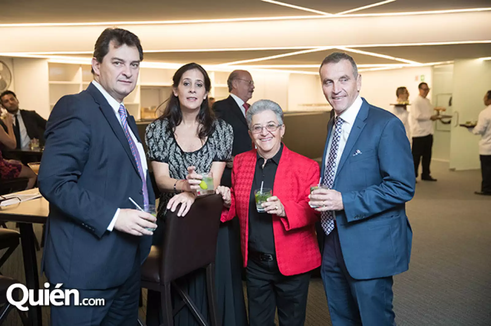 Alberto Pnzanelli y Mónica López Negrete con Regina y Daniel Salomón