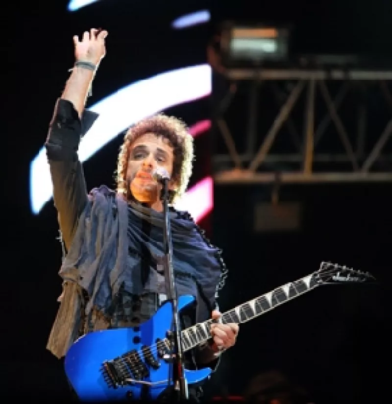 El cantante sigue hospitalizado en una clínica de Buenos Aires, luego de haber sido trasladado de por aire de Venezuela a Argentina. La familia del artista decidió que no habría partes médicos diarios
