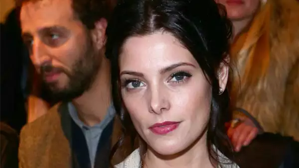 De acuerdo con el sitio TMZ la actriz esta devastada luego de que esta mañana su departamento se quemara y su mascota falleciera en el incidente.