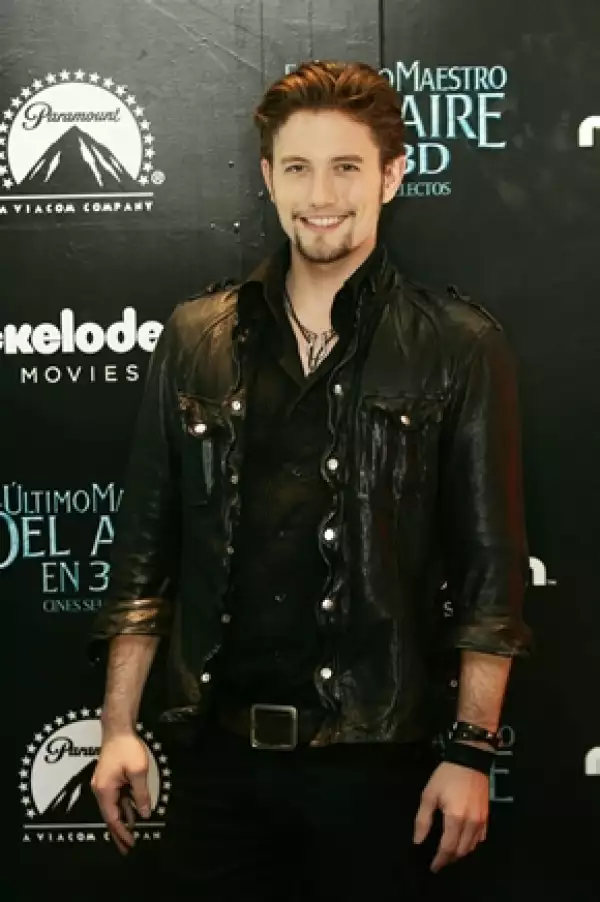 Jackson Rathbone se preparó con dos años de anticipación en artes marciales para hacer más creíble su personaje.