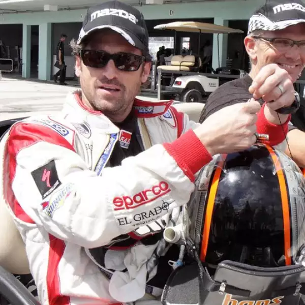 Patrick Dempsey se prepara para correr el Grand Prix en la Homestead Miami Speedway en Florida.