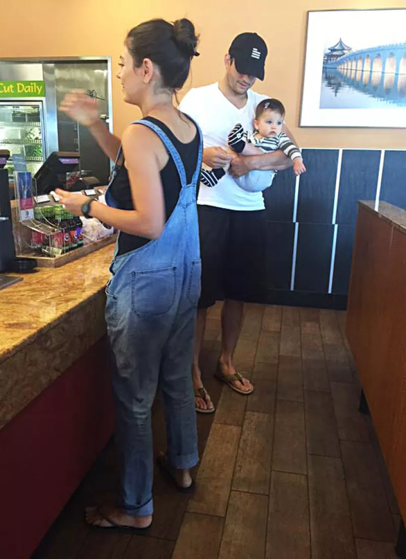 La pareja sigue disfrutando de su viaje por distintas partes de California, haciendo una parada en Lodi para disfrutar de comida mexicana en un restaurante junto con su hija.