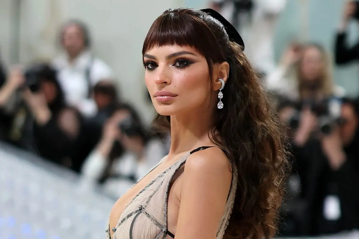 Emily Ratajkowski.jpg
