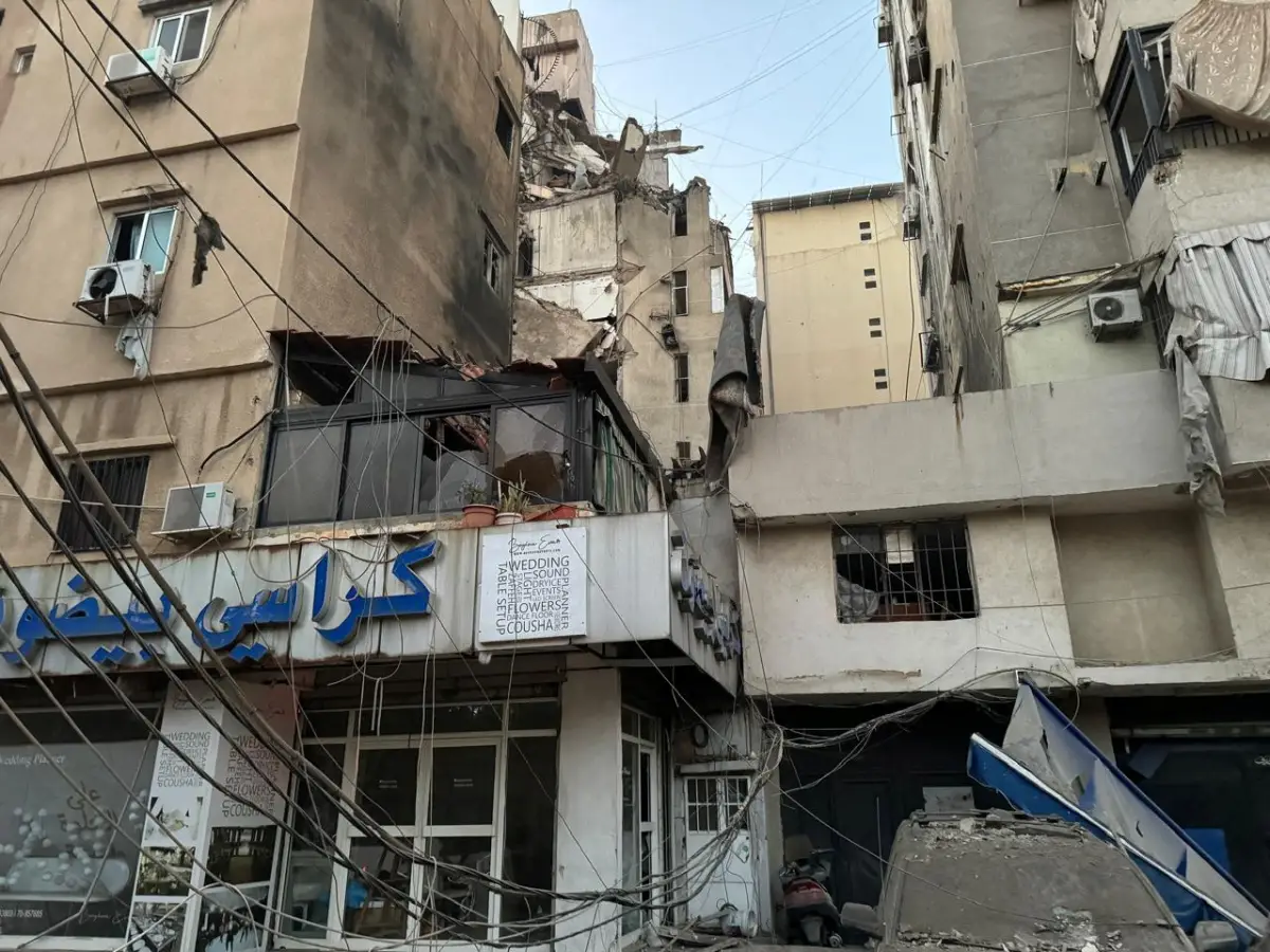 Una vista muestra el daño después de lo que fuentes de seguridad dijeron que fue una huelga en los suburbios del sur de Beirut, Líbano, el 30 de julio de 2024.