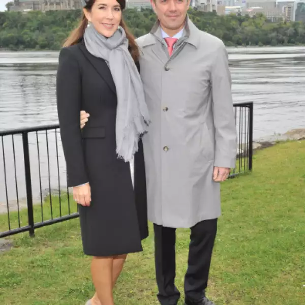 La pareja real en su visita a Canada muy elegantes y combinados.