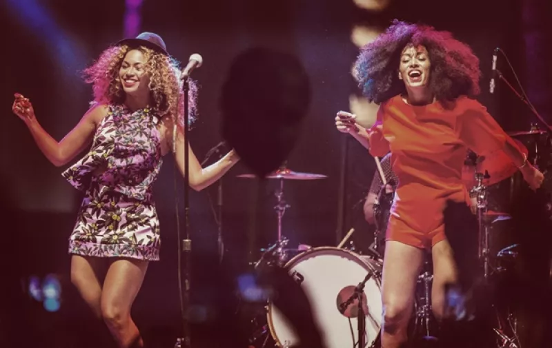 Las hermanas Knowles encendieron el escenario del festival de música californiano sorpendiendo a los presentes con una enérgica coreografía.