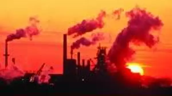 Los pasivos ambientales no se limitan a lo que ocurre dentro de los l�mites de una empresa, sino a los da�os que pueda causar en las comunidades aleda�as.