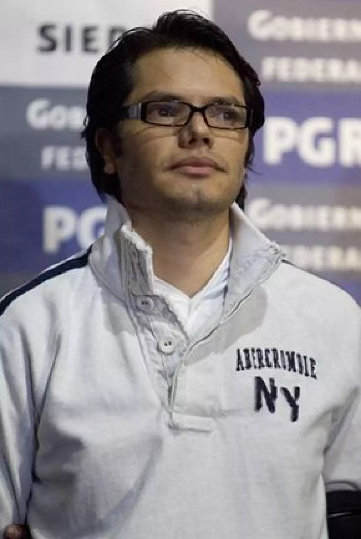 La nueva generación de narcotráficantes se preparan: estudian en el extranjero, viven bien y visten ropa de marca, comparado con sus padres que no tenían clase ni estudios.