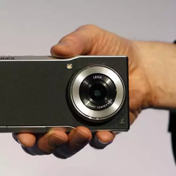La Lumix CM1 de Panasonic es cámara y es celular para quien gusta de tomar fotos sin desprenderse de tu teléfono.