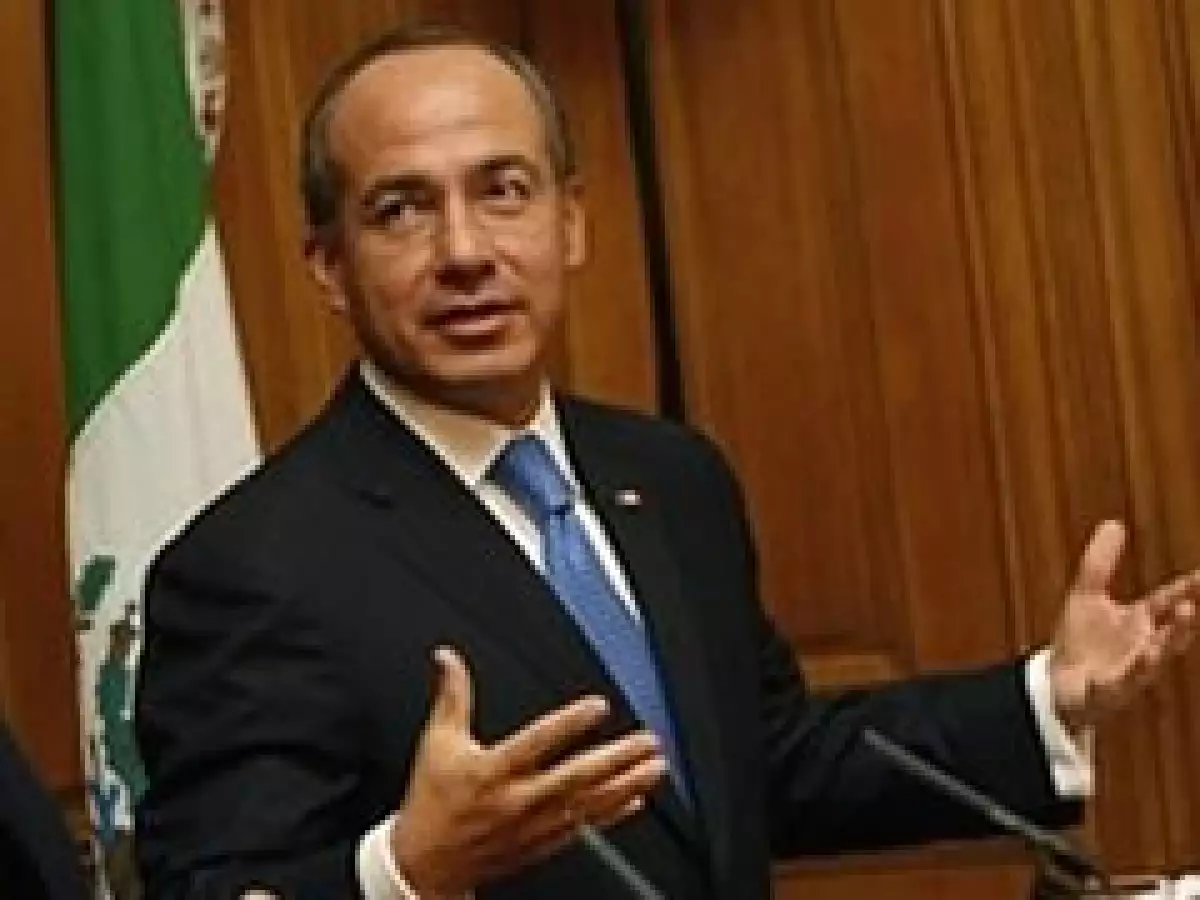 Felipe Calderón se encuentra en Gran Bretaña, donde participará en el foro del G20. (Foto: AP)