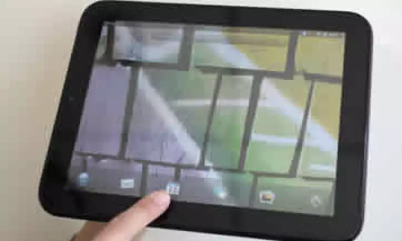 A muchas tiendas se les agotó el inventario porque los consumidores se apresuraban a aprovechar la ganga. (Foto: AP)