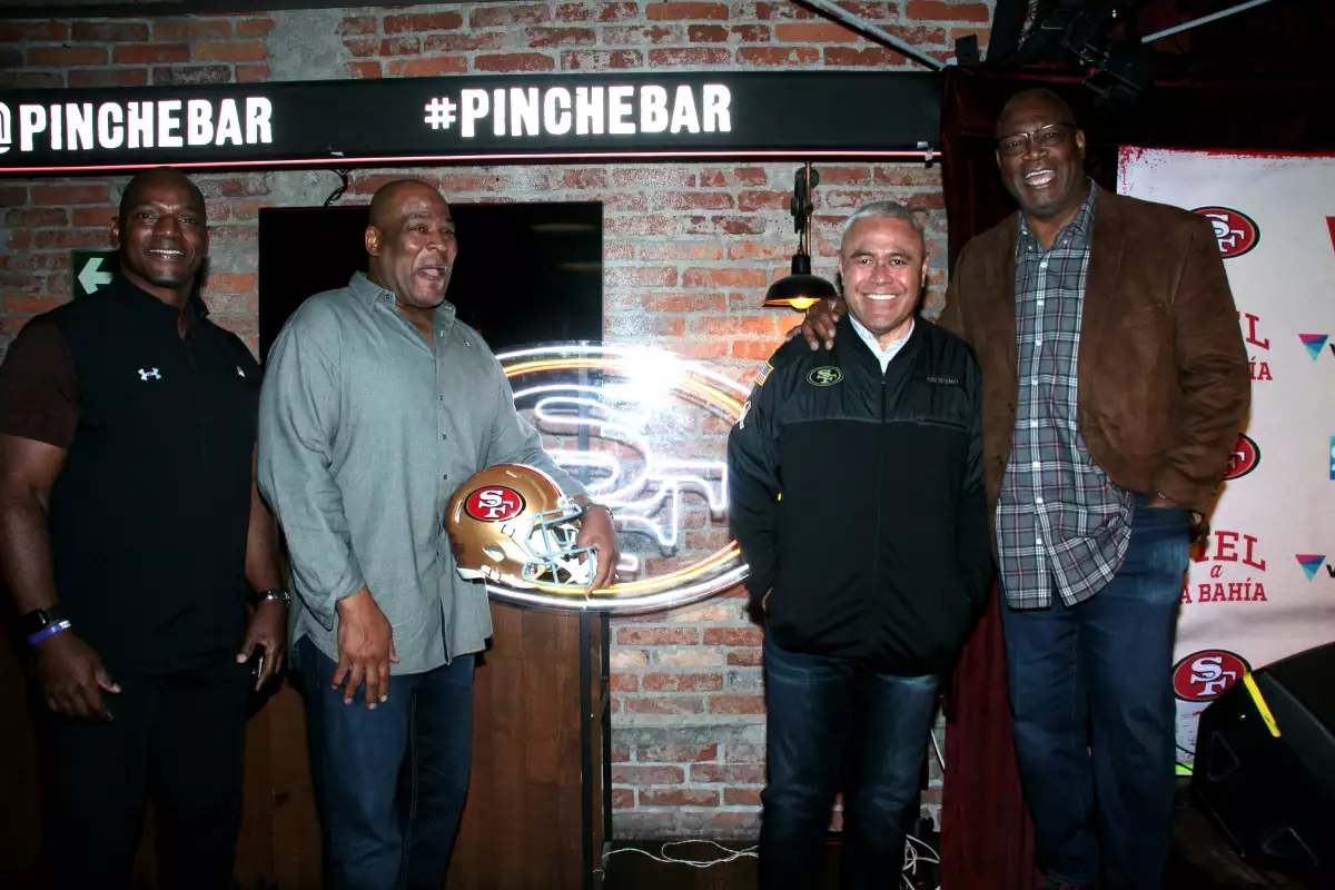 Bryant Young, Jesse Sapolu, Steve Wallace y Charles Haley