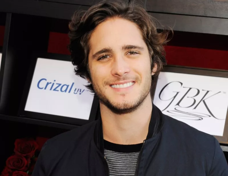 A pesar de mantener su vida amorosa como un misterio, para el galán mexicano una cosa es segura: la mujer correcta...puede esperar.