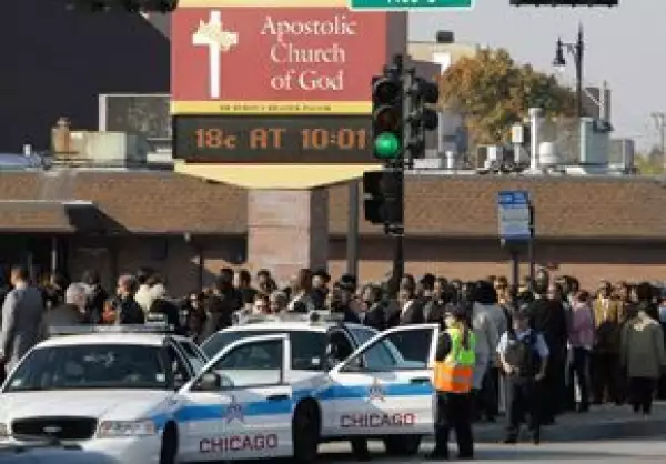 Mucha seguridad reinó durante el funeral de los familiares de la cantante.
