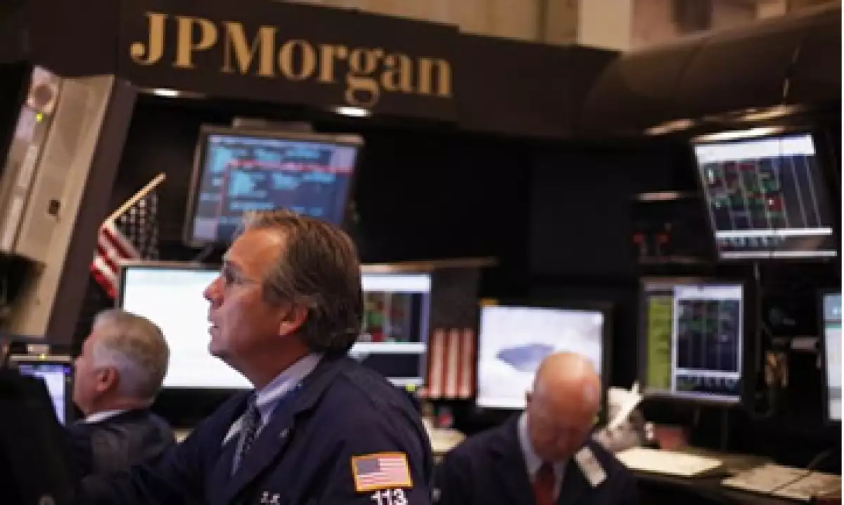 La agencia también puso a JPMorgan, el banco más grande de Estados Unidos por activos, en una perspectiva negativa. (Foto: Reuters)