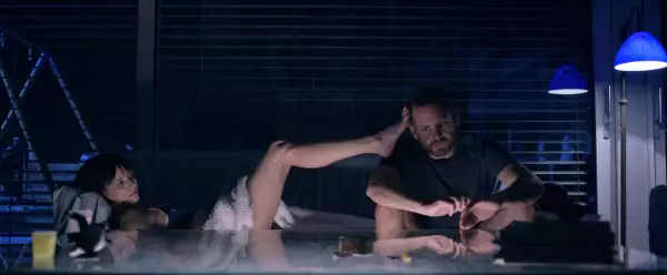 Life and Style Losing Alice 3.jpg