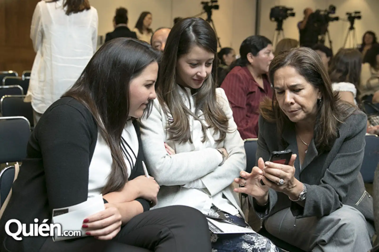 Ana Acosta, Anabelle González y Tony Hinojosa