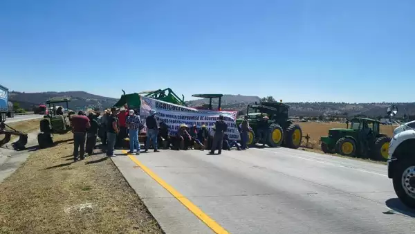 Habrá bloqueos en carreteras por paro nacional de transportistas y agricultores en abril 2026 