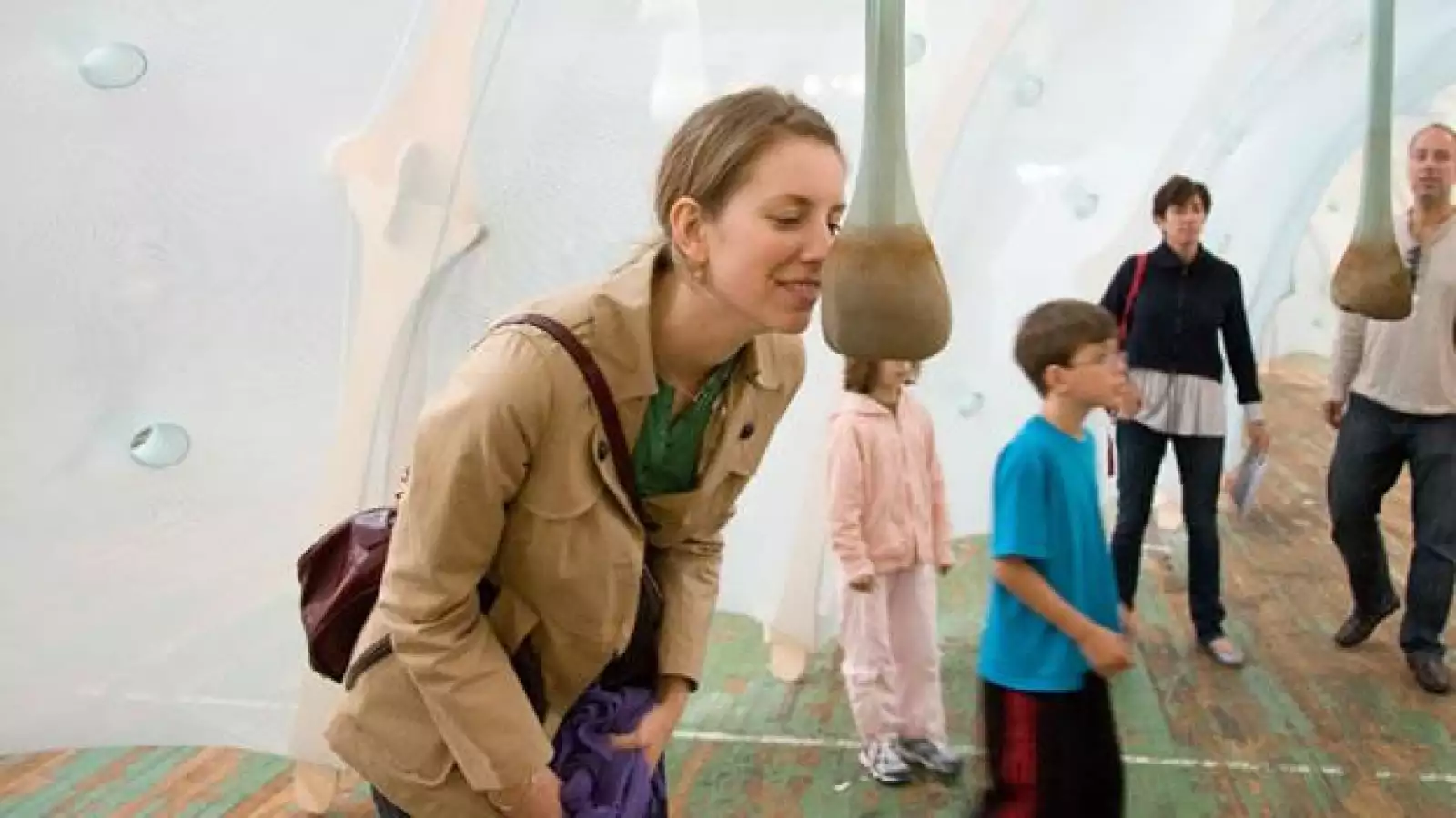 El mundo sensorial del brasileño Ernesto Neto