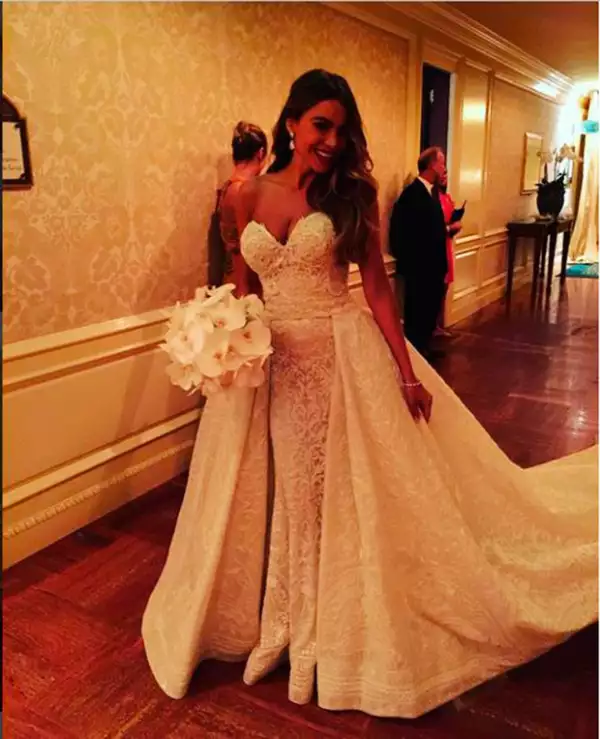 Sofía lució espectacular en un vestido de novia de Zuhair Murad Couture.