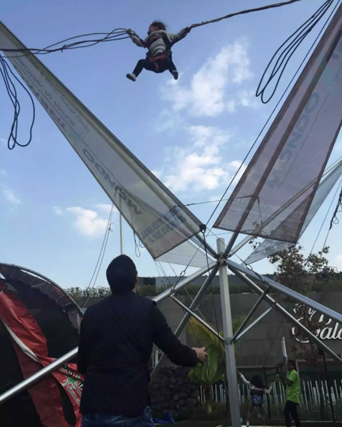 El actor Jaime Camil se pone emotivo a través de Instagram al celebrar el primer año de su segundo hijo.