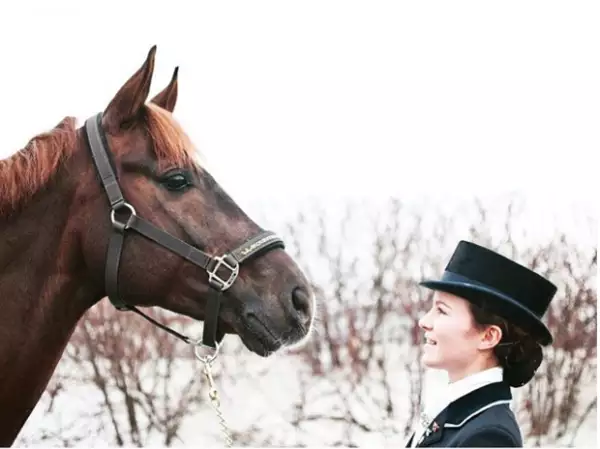 Actualmente Alexa vive en Alemania y se dedica a la equitación.