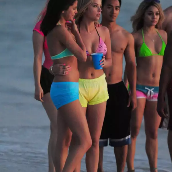 La película `Spring Breakers´relata la historia de cuatro colegialas que deciden asaltar un banco para poder costear sus vacaciones.
