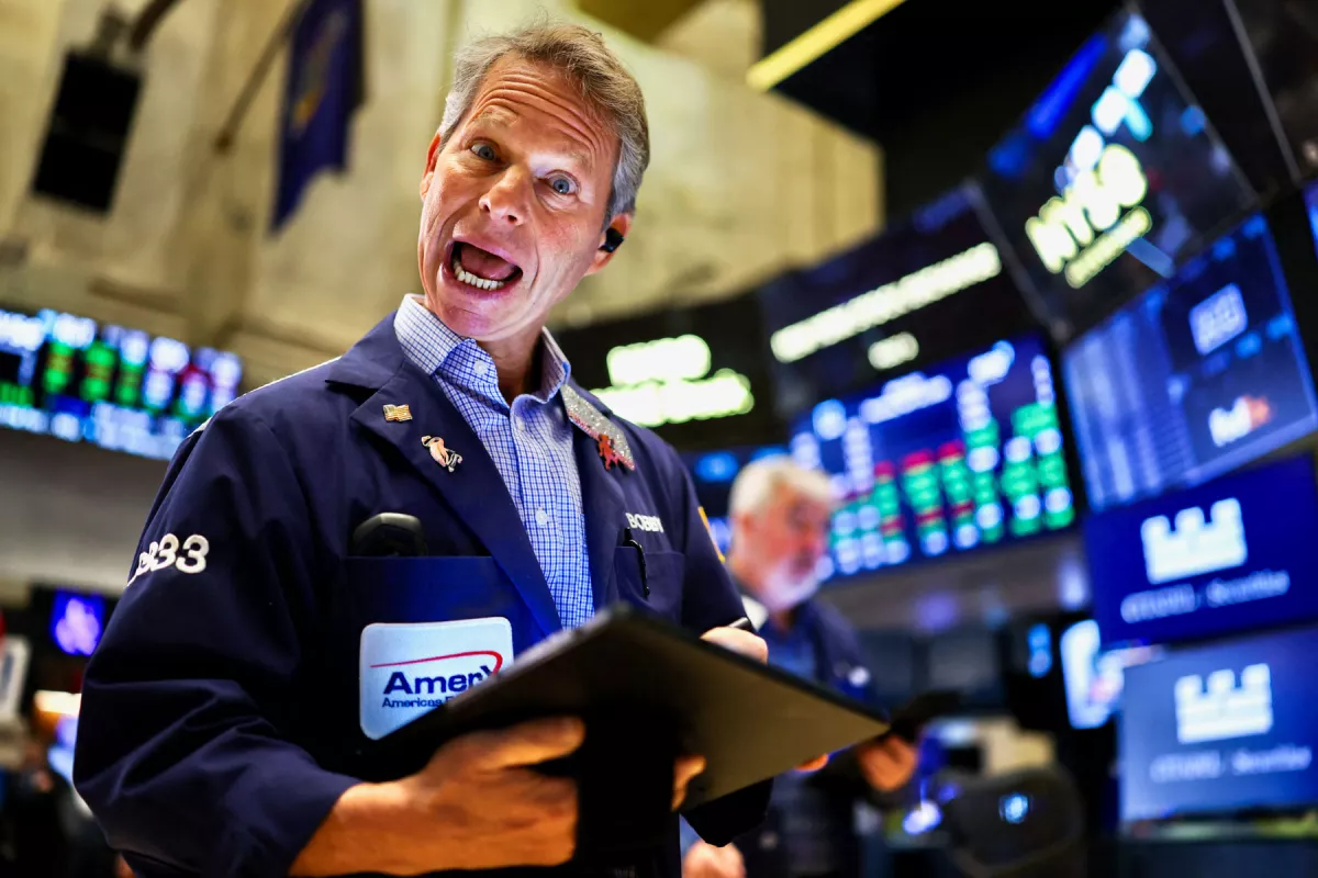 Wall Street cierra con fuerte baja, inversores se alejan por los riesgos de los aranceles