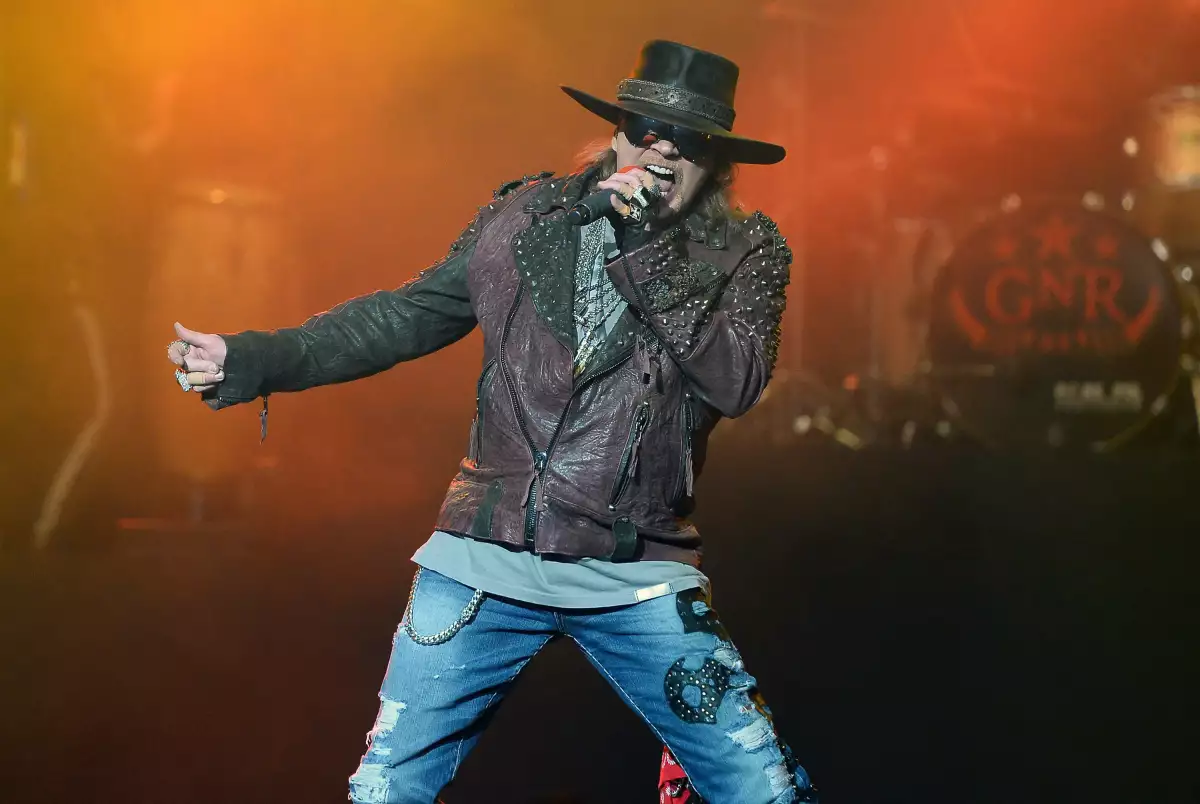 Axl Rose tiene programada una gira de reencuentro con Guns n' Roses este verano, mientras que su gira con AC/DC comenzará en mayo.