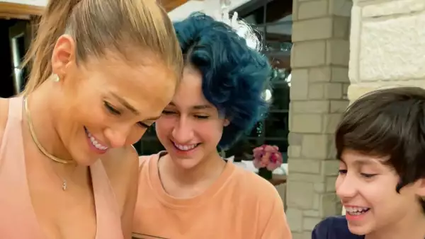 Jennifer Lopez y sus hijos Emme y  Maximilian