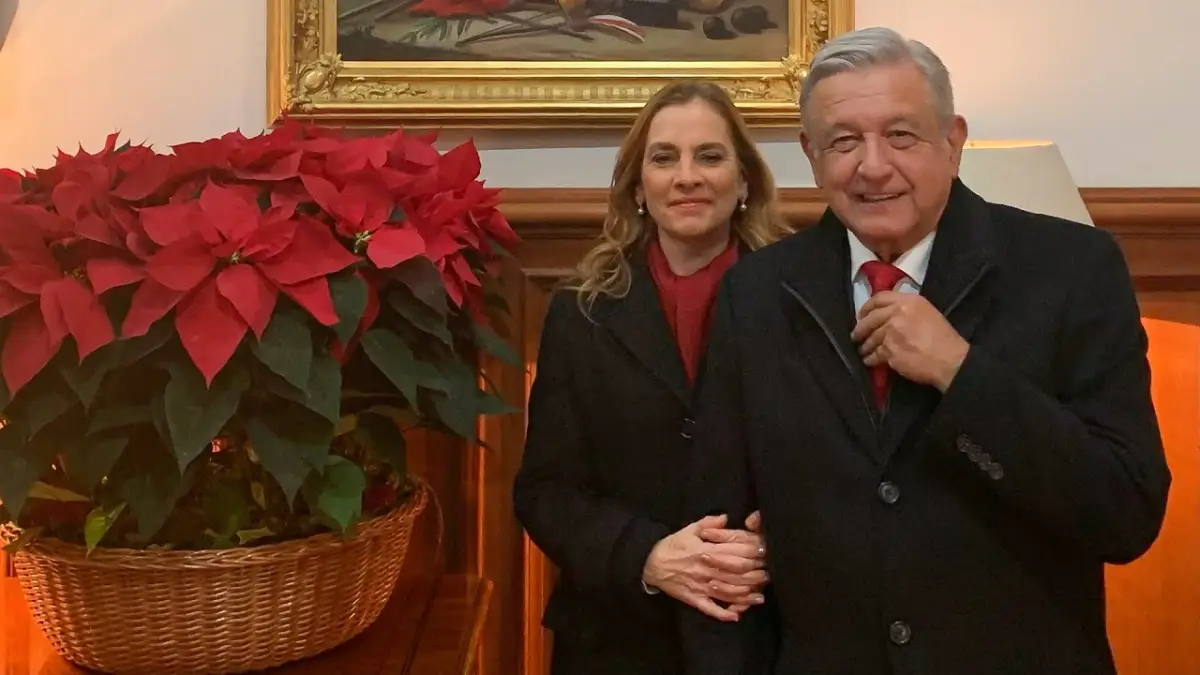 Flores y Navidad para AMLO