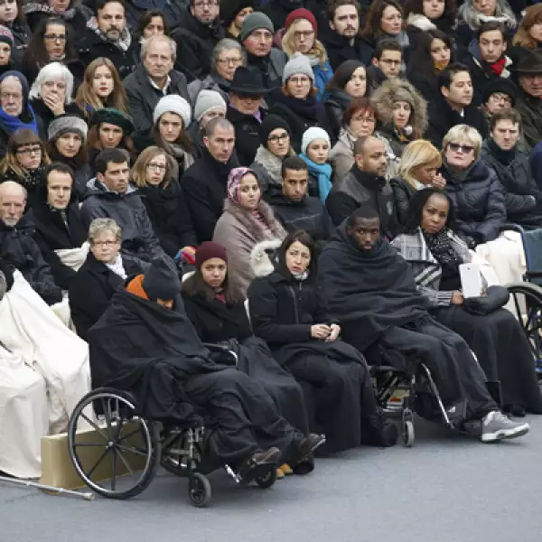Los sobrevivientes y las familias de las víctimas fueron invitados de honor en el evento, donde Hollande resaltó que habrá represalias contra los perpetradores de los ataques.