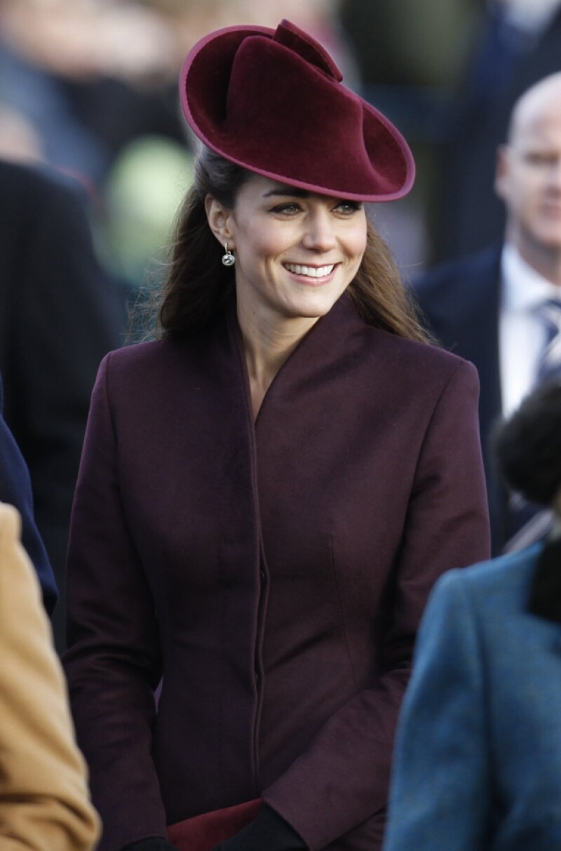 Kate Middleton vistió de vino.