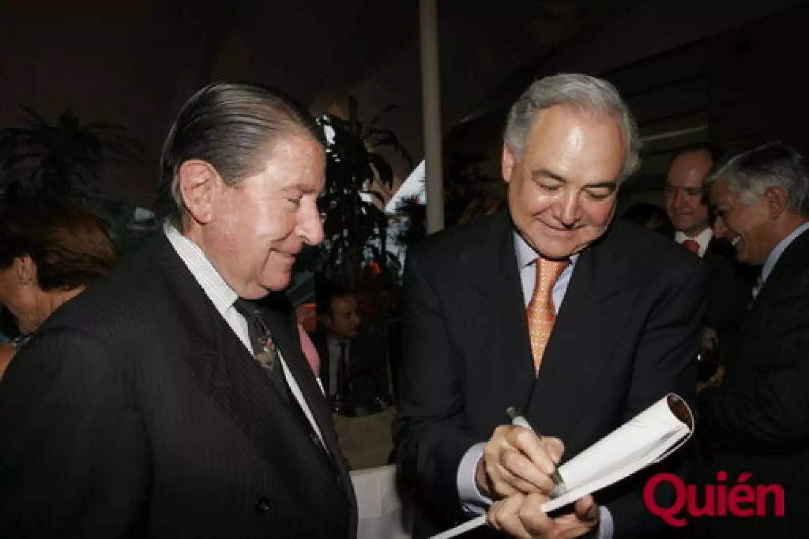 Patricio Mujica, Raúl Salinas