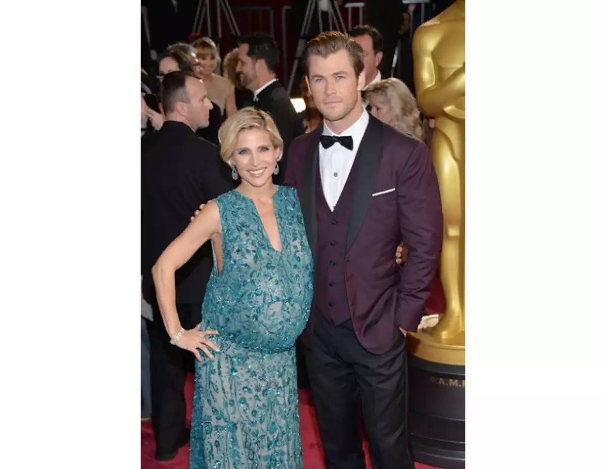 Elsa y sus hijos viajan con su famoso papá mientras se encuentra filmando una película en Londres.