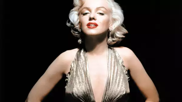 La polémica sobre la muerte del símbolo sexual sigue al cumplirse 50 años del hallazgo de su cadáver desnudo, boca abajo, en la cama de su casa situada en Los Ángeles, California.