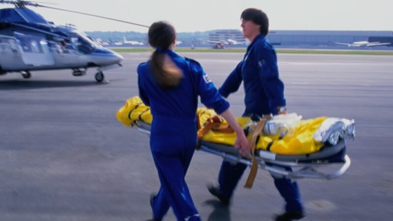 paramedico helicoptero emergencia