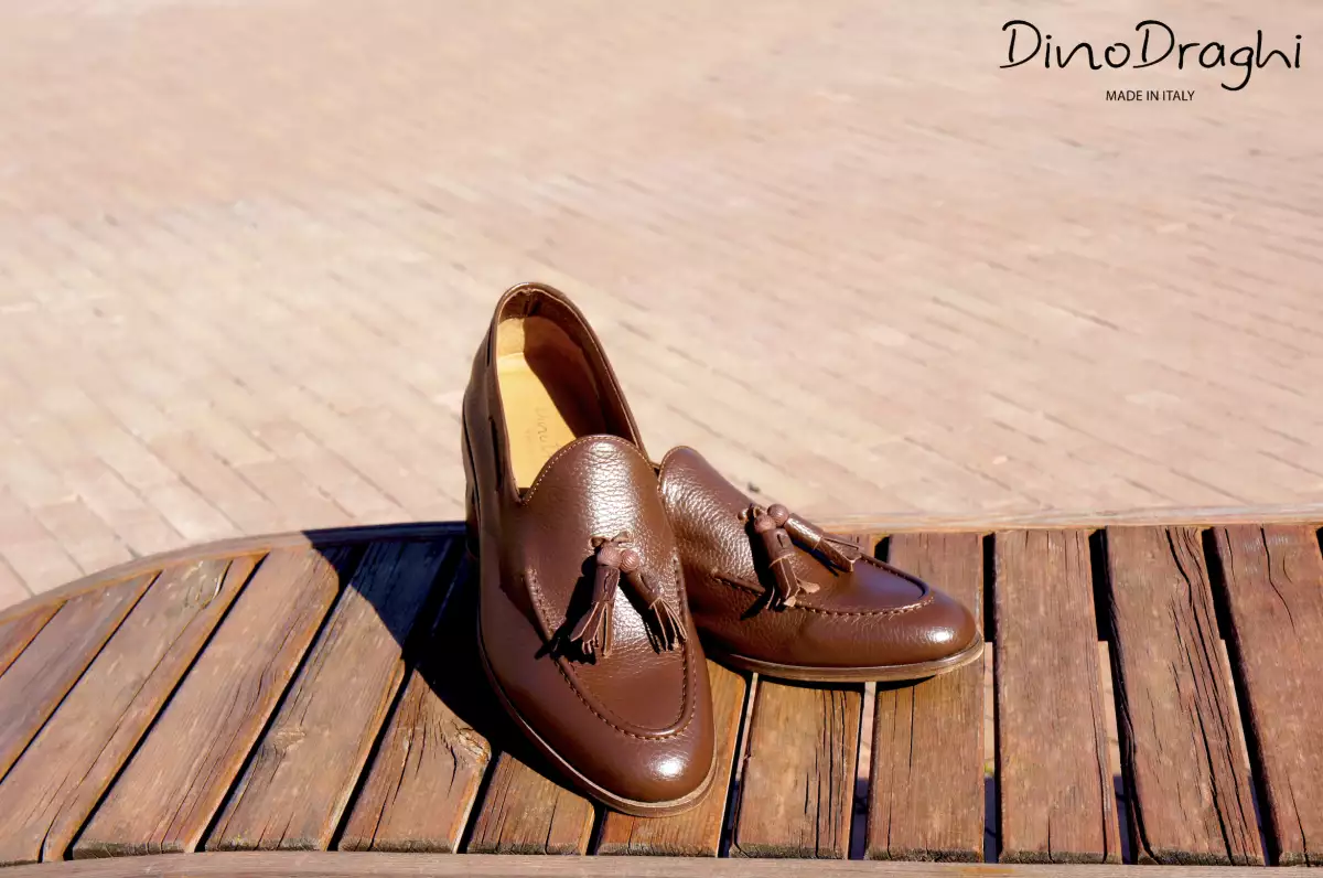 Zapatos cafés de la marca italiana Dino Draghi
